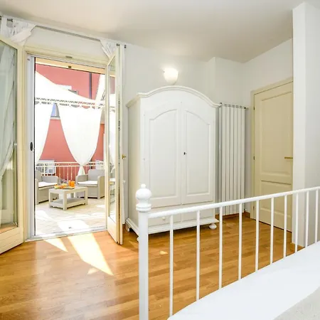 Happy Terrace - Town Centre Apartment *