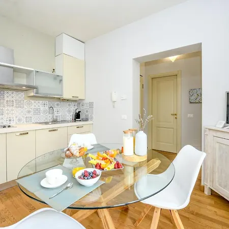 Апартаменты Happy Terrace - Town Centre Дезенцано-дель-Гарда