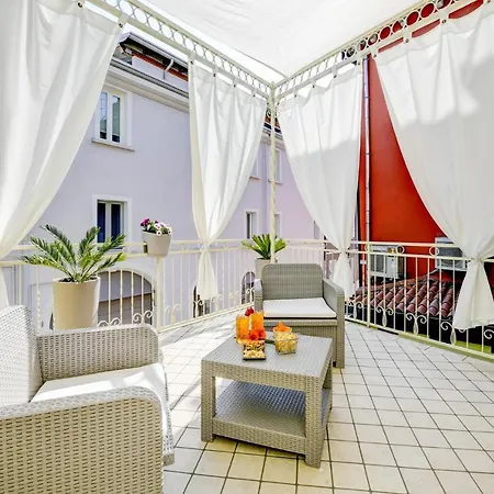 Happy Terrace - Town Centre